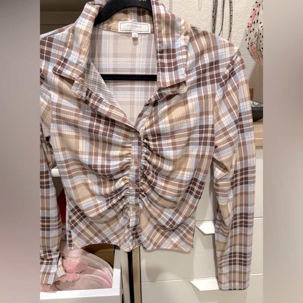 Excellent preowned, lots stretch.
Fits like medium w stretch fits Large